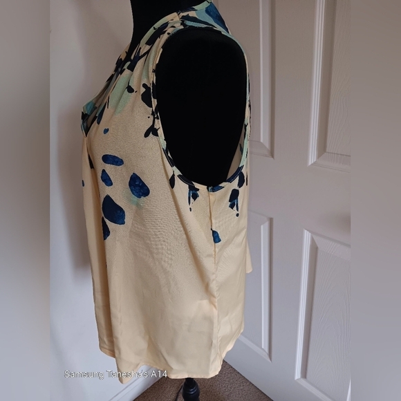 New without Tags. Shein V-neck sleeveless yellow floral blouse Women's Size XL - Picture 3 of 4